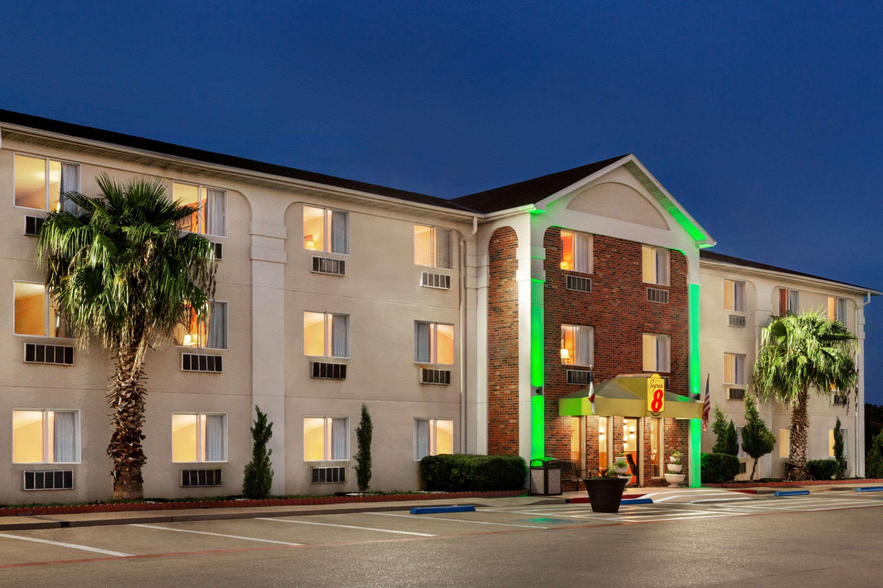 Super 8 By Wyndham Waco University Area Eksteriør billede